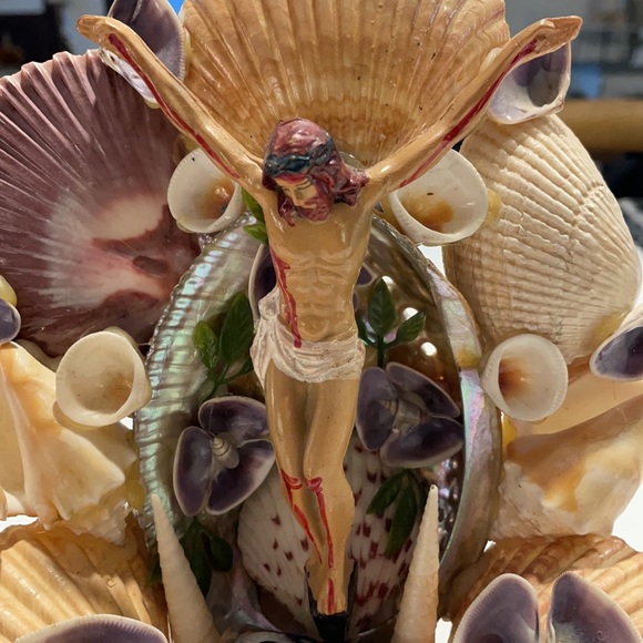 Beautiful religious shell creation with plastic Jesus. Cream, purple, tan colors - Picture 2 of 10